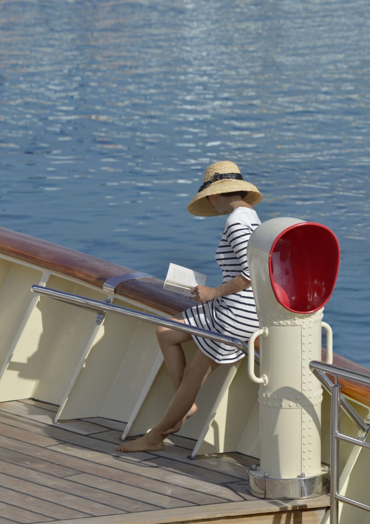 Charter La Sultana Yacht & Get Elegant Hotel Service