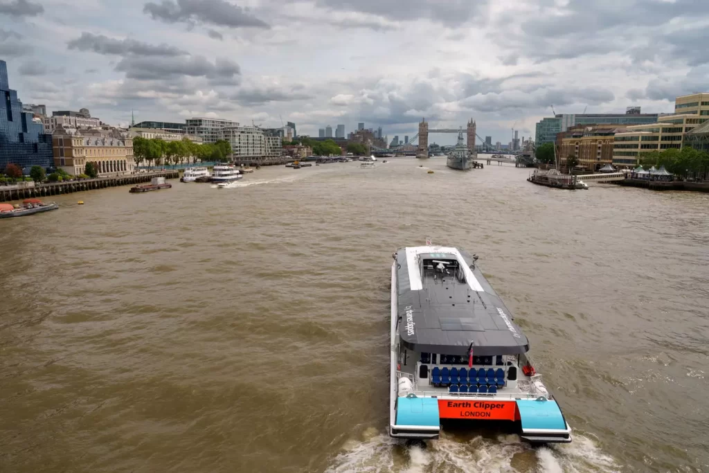 Hybrid high-speed passenger ferry speeds through London 