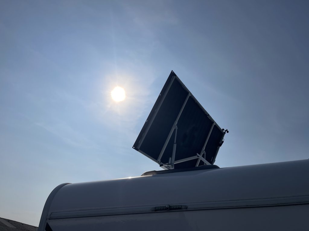 Lightweight Solar Tracker for Motorcaravans